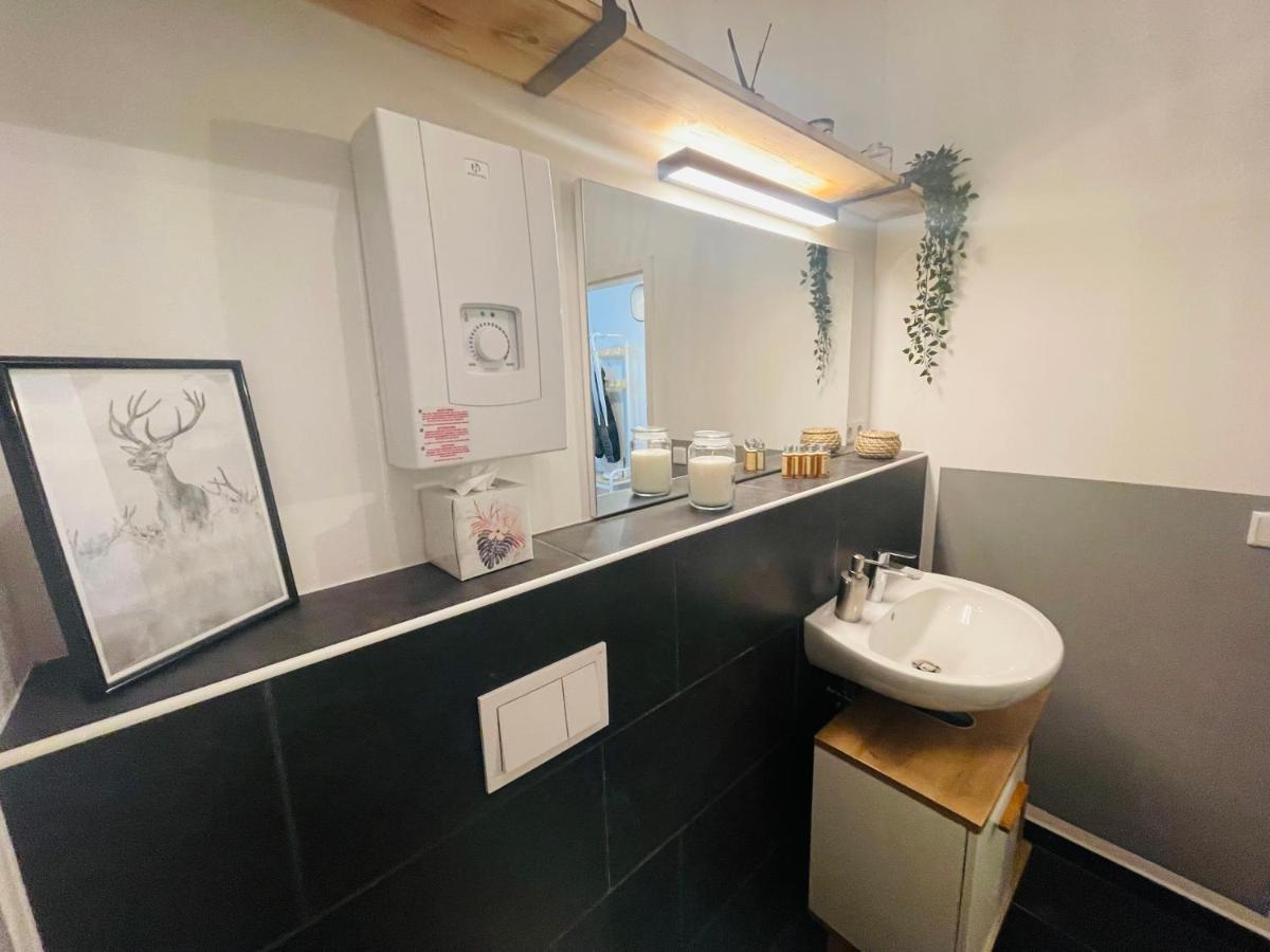 Ferienwohnung Modern * Gemuetlich * Nespresso * Terrasse * Netflix Duisburg Exterior foto